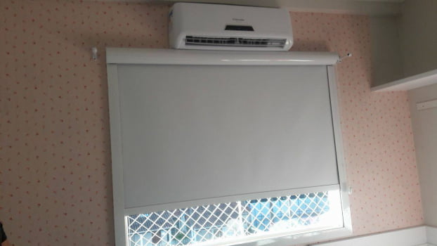 PERSIANA ROLÔ BLACKOUT CAIXA BOX COM GUIAS