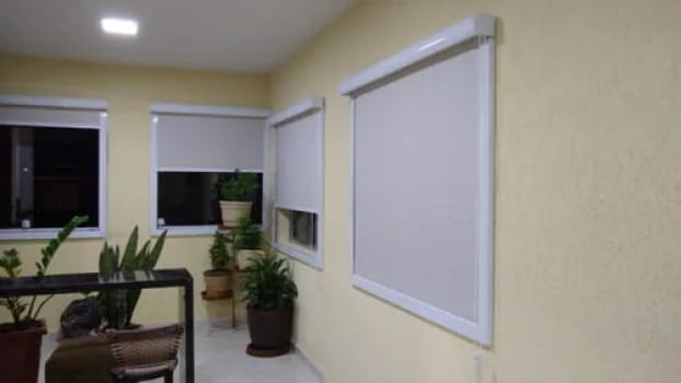 PERSIANA ROLÔ BLACKOUT CAIXA BOX COM GUIAS